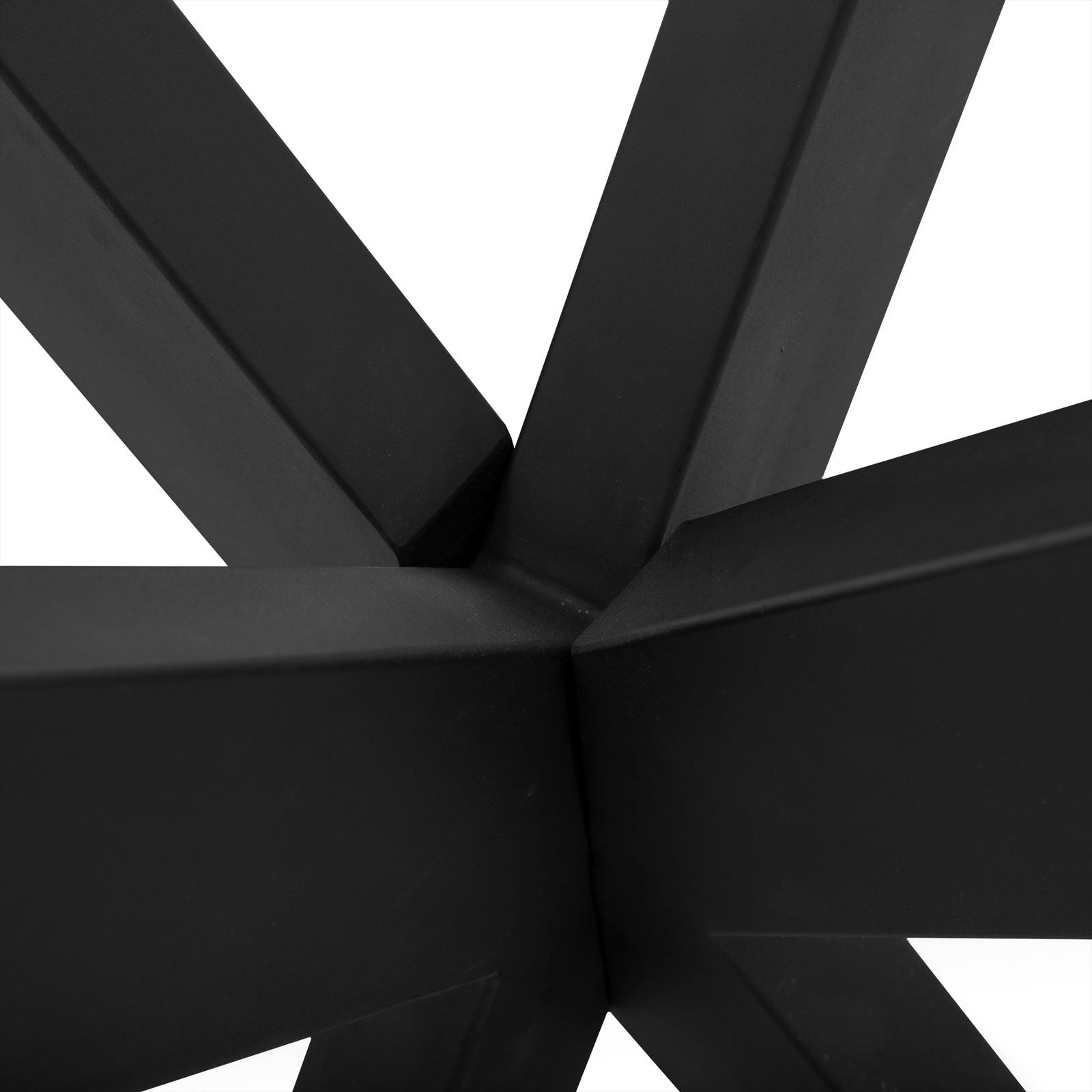 Detailaufnahme des schwarzen Spinnenbeins des Spinnenbein Esstisch Rund Knock Down, mit den sichtbaren Verbindungen zwischen den Beinen - Benoa