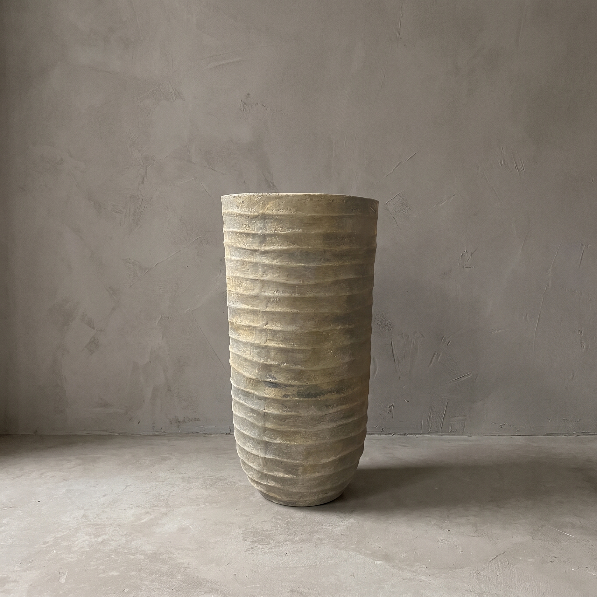 Pegon polystone planter - World of Brosi