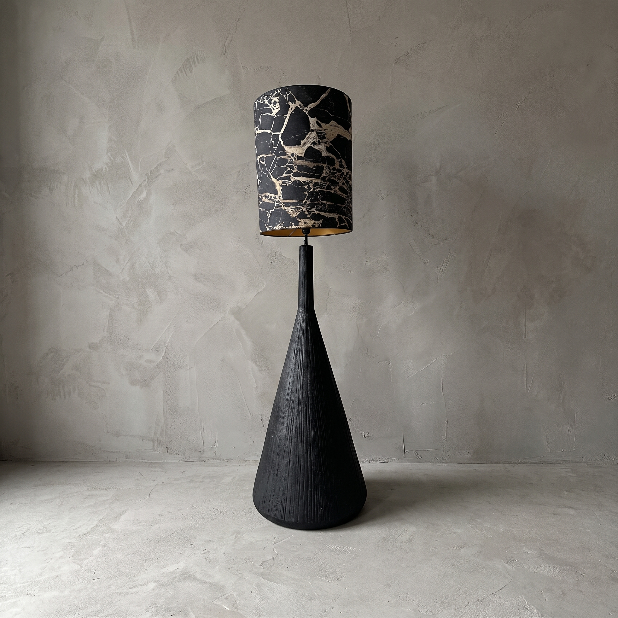 Black cone-shaped Gurat lamp base