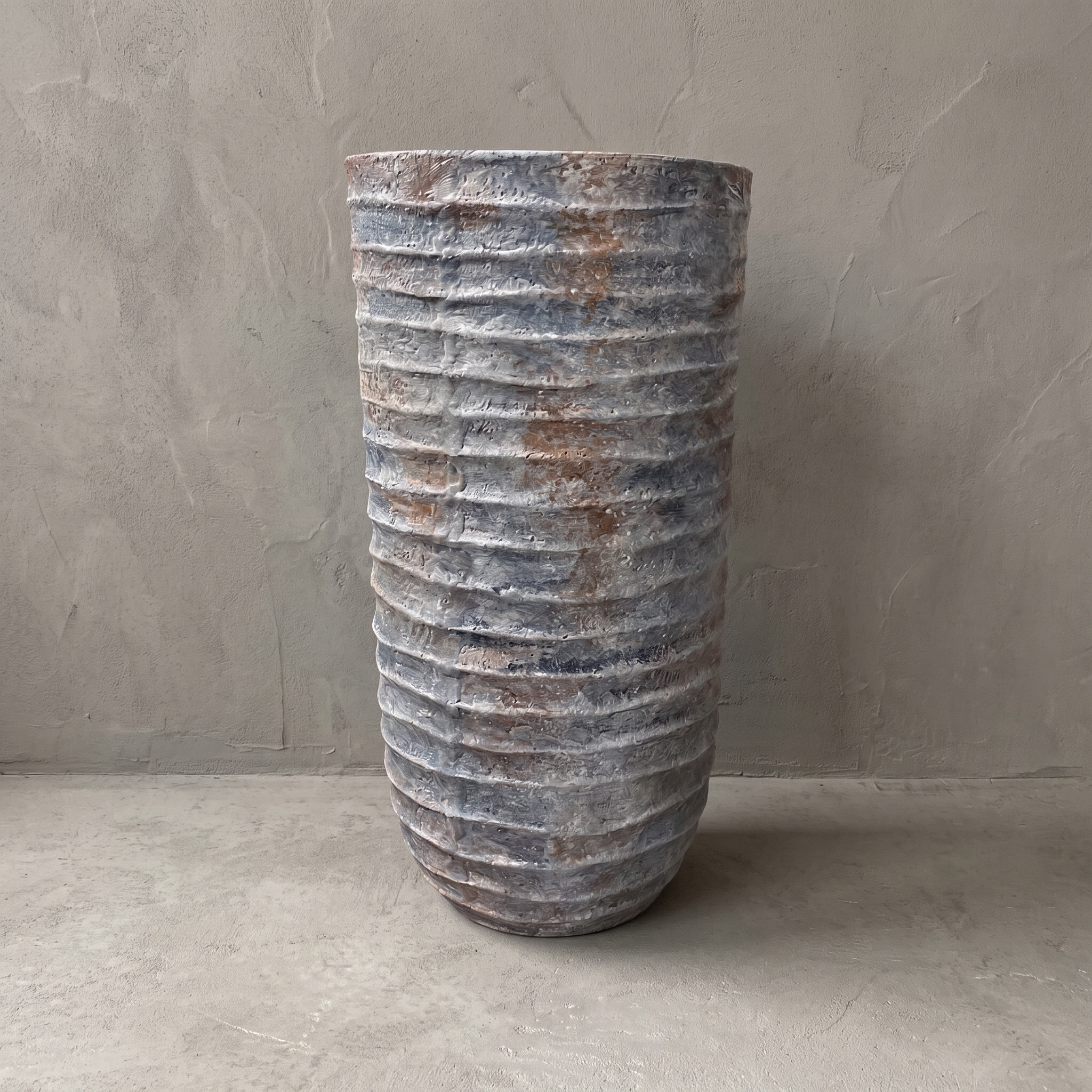 Pegon polystone planter