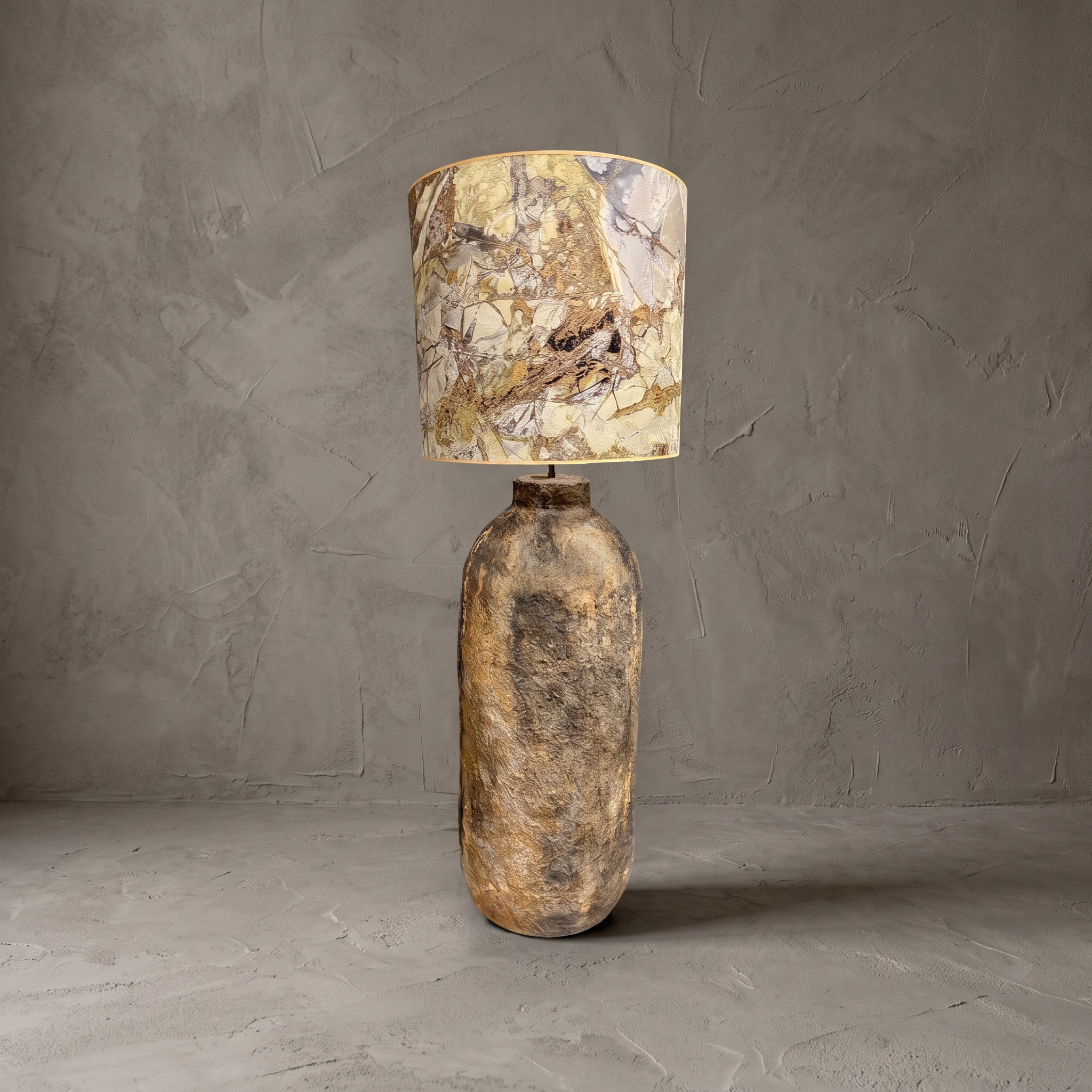 Gurat bottle-shaped lamp base