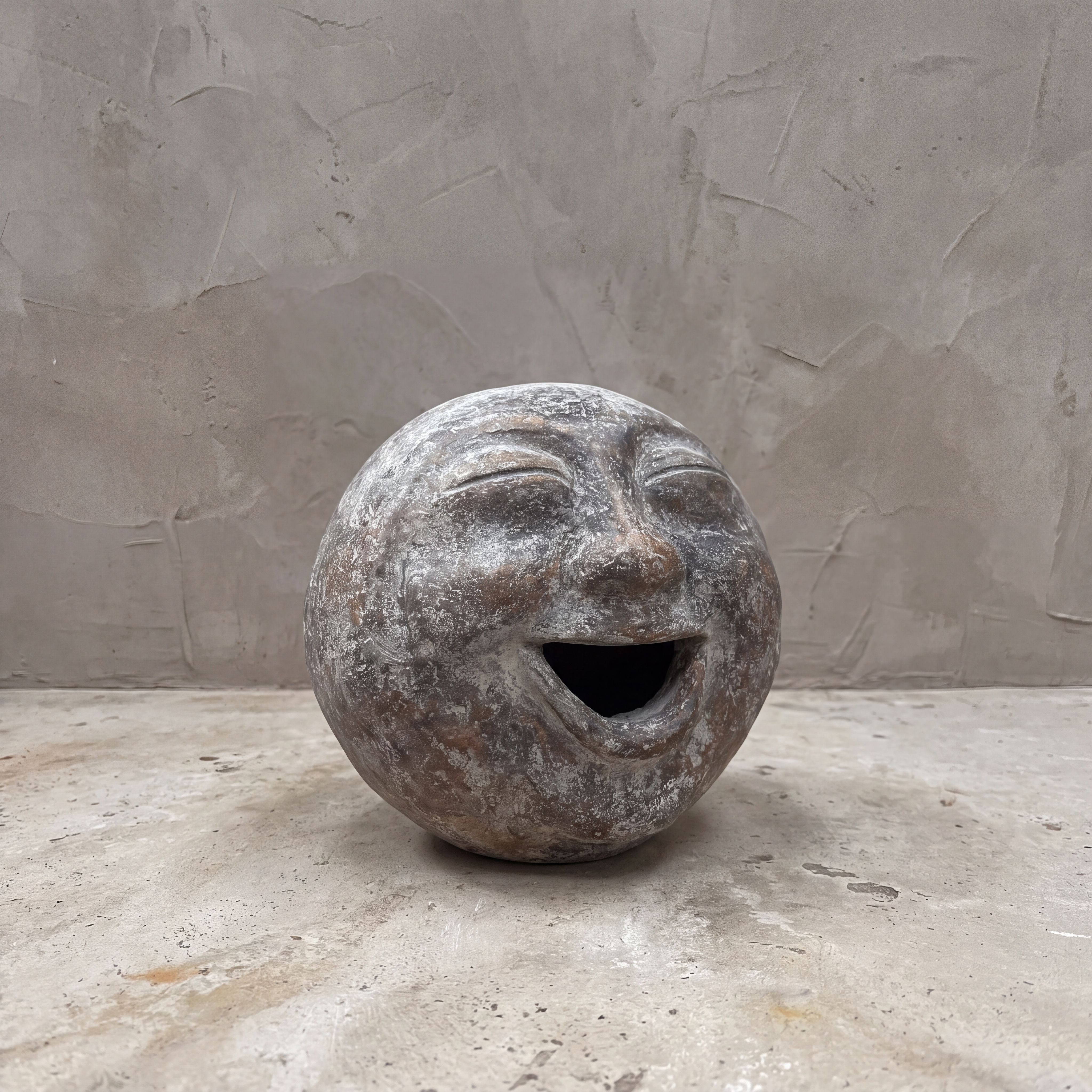 Smiling Head Moon Wagir Braun (Polystone, Wagir Brown) - World of Brosi
