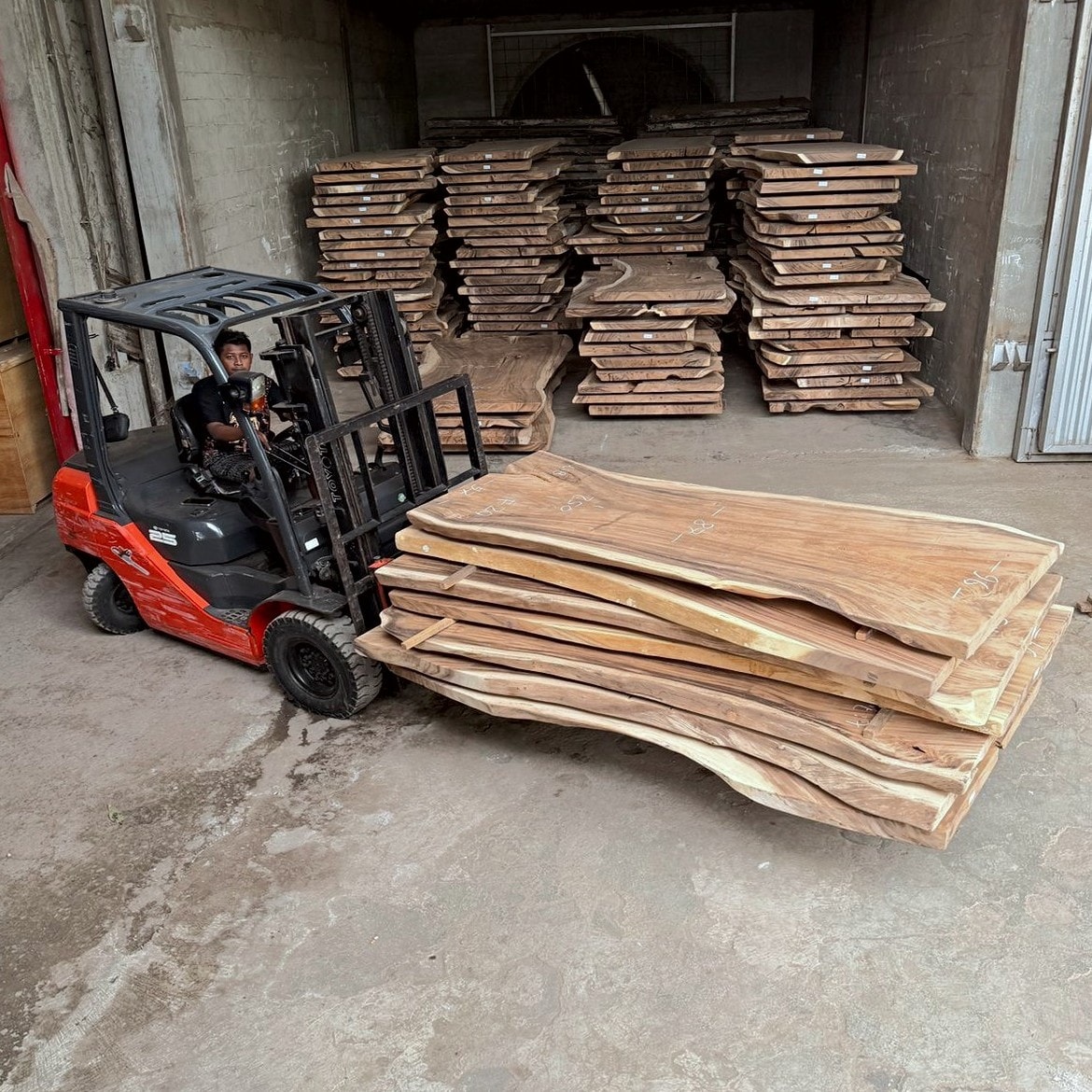 Suar wood table top - World of Brosi