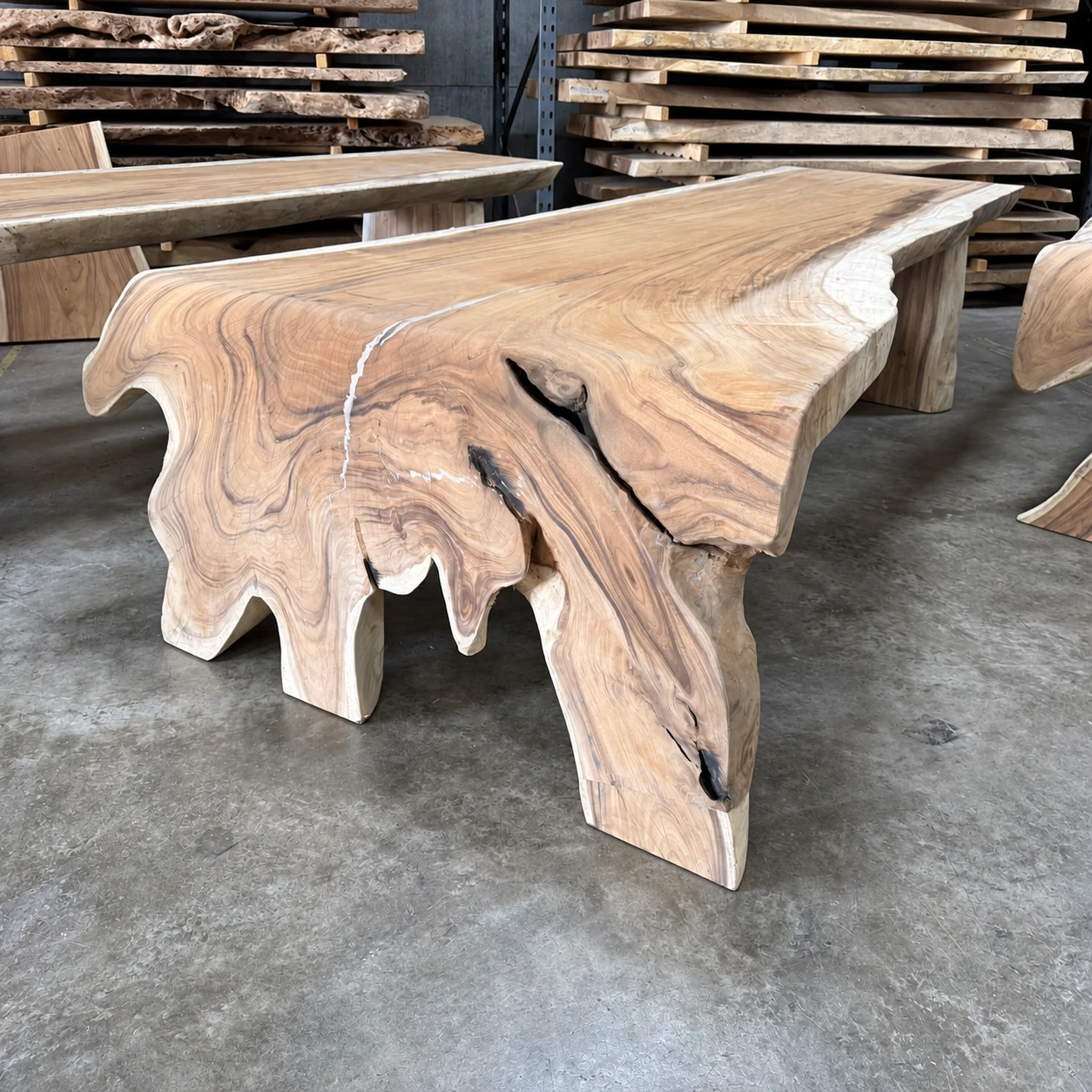 Suar wood waterfall dining table Unique 04 (Massief suarhout) - World of Brosi
