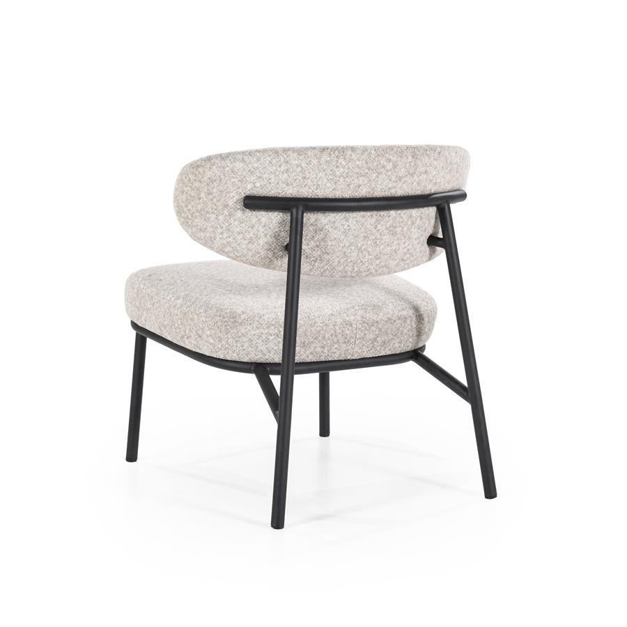 Sessel Jari Beige auf weißem Hintergrund, schräg von hinten fotografiert - By-Boo