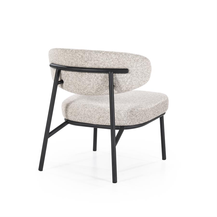 Sessel Jari Beige von By-Boo, schräg von hinten auf weißem Hintergrund fotografiert
