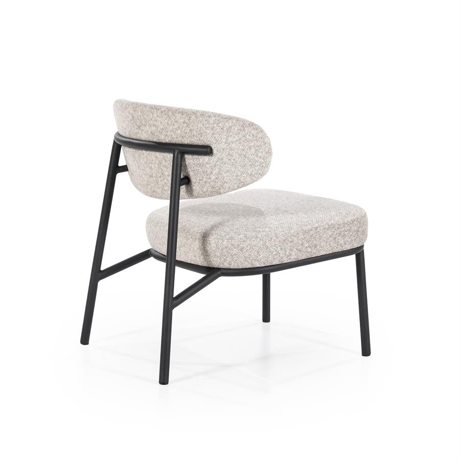 Sessel Jari Beige auf weißem Hintergrund, schräg von vorne fotografiert - By-Boo