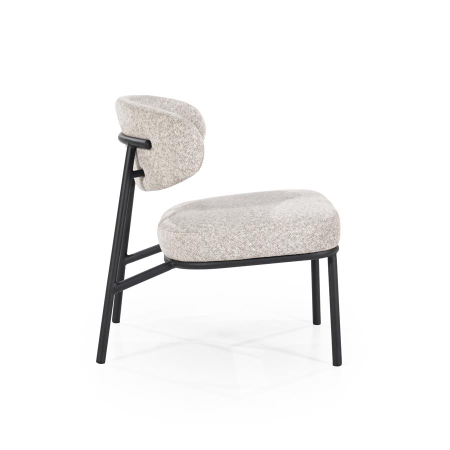 Sessel Jari Beige auf weißem Hintergrund, schräg von vorne fotografiert - By-Boo