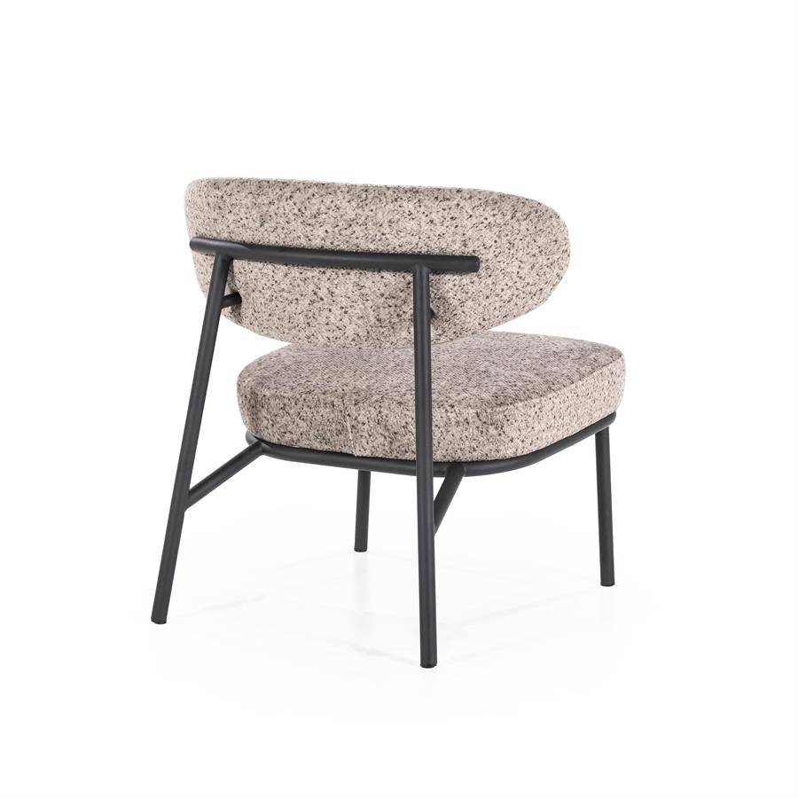 Sessel Jari Taupe auf weißem Hintergrund, schräg von hinten fotografiert - By-Boo