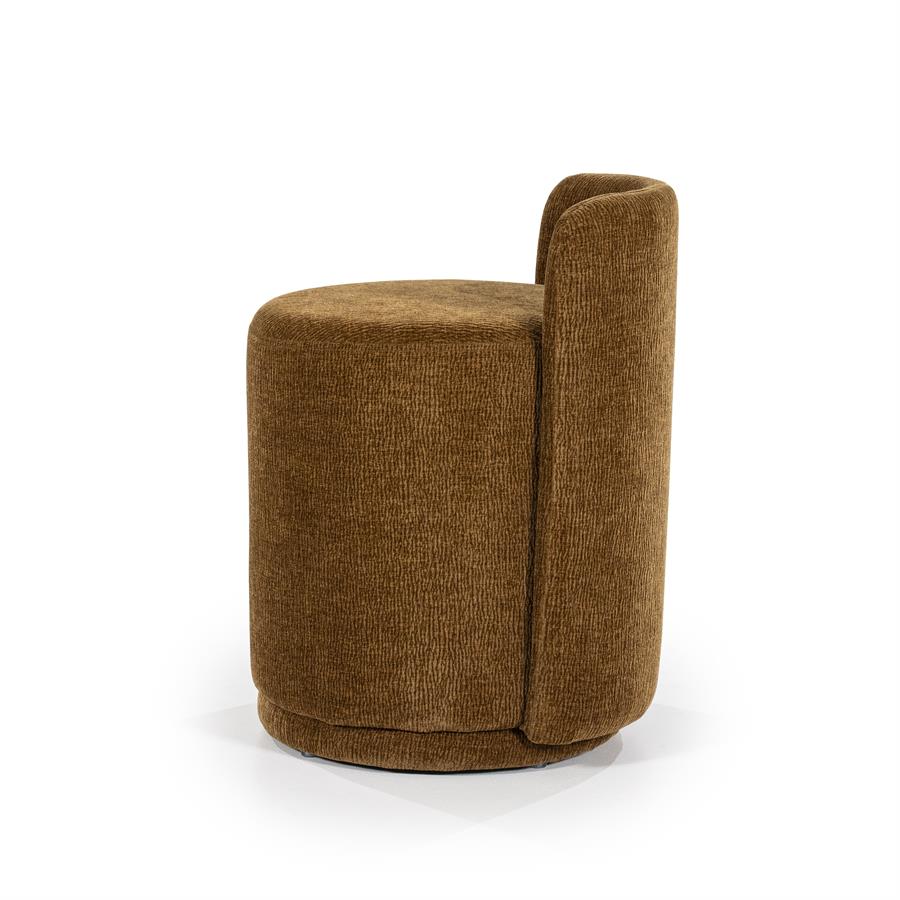 Der Pouf Marque von By-Boo, ein brauner, runder Pouf mit Rückenlehne, steht auf weißem Hintergrund
