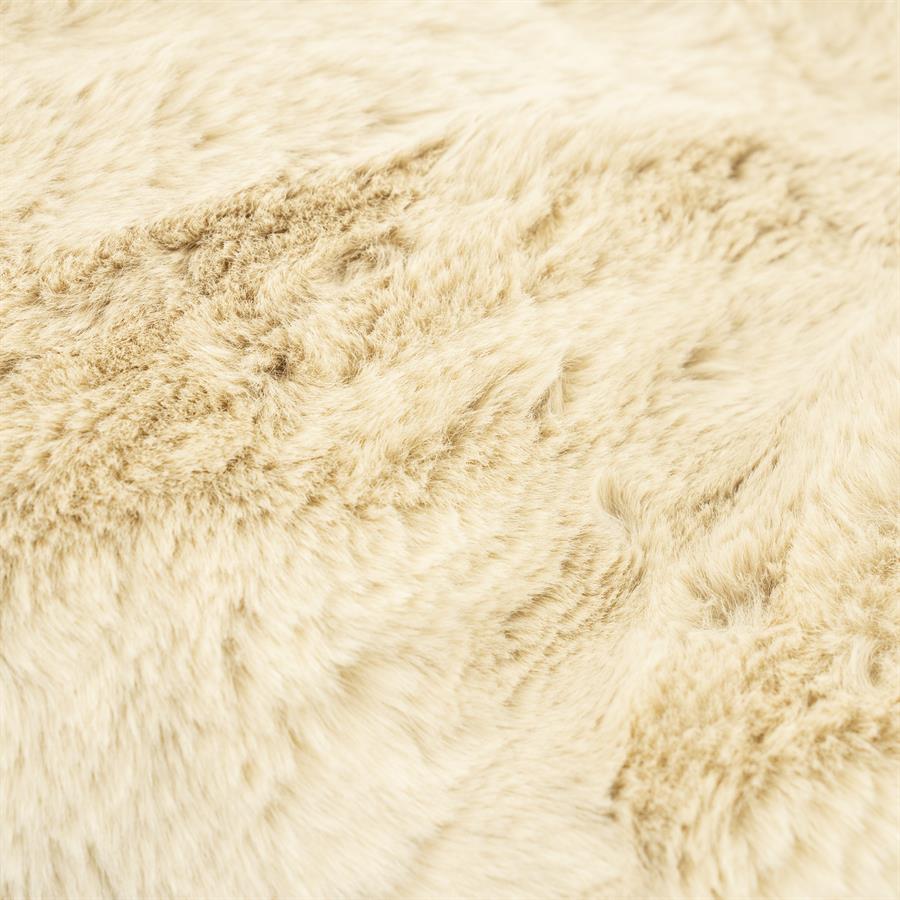 Detailaufnahme des weichen, flauschigen Gewebes des Plaid Mosa Beige - By-Boo