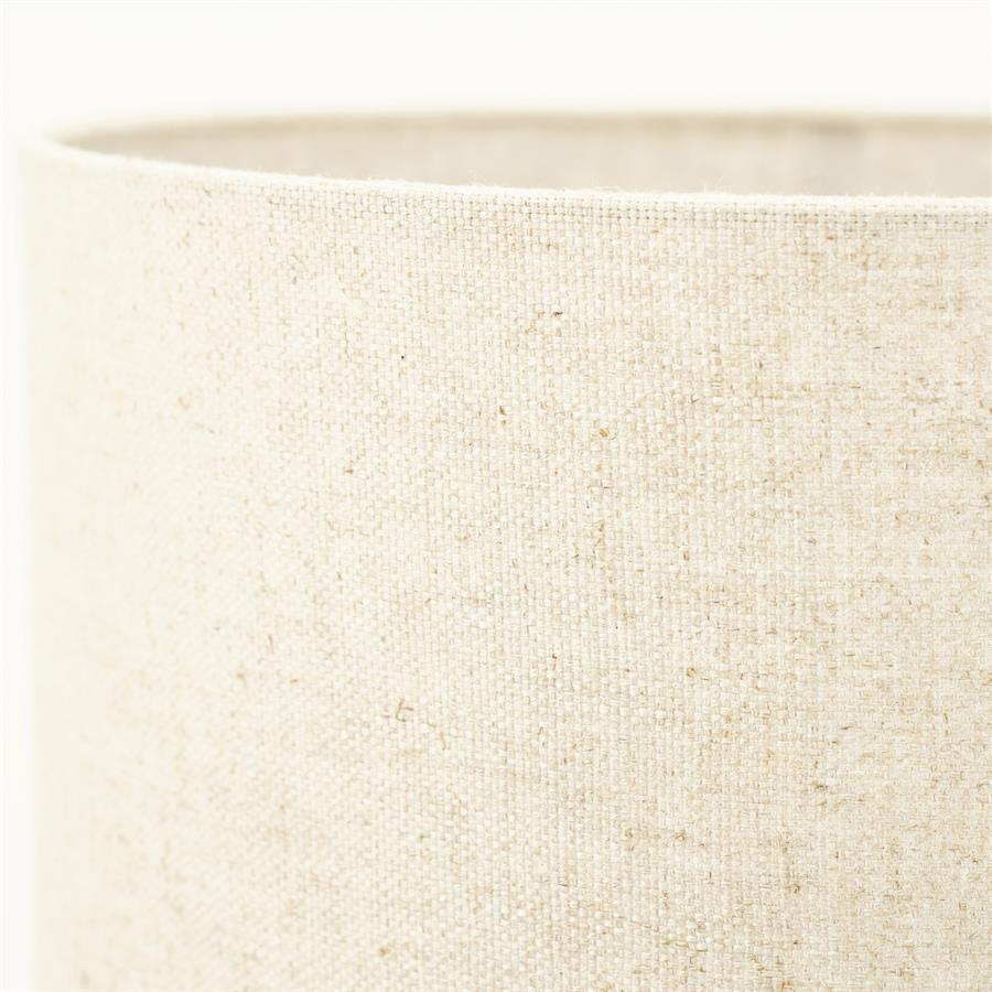 Detailaufnahme der Lampe Patron, mit der Textur des hellen Stofflampenschirms - By-Boo