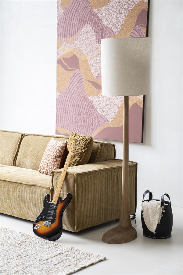Leuchte Rine Braun in einer Wohnzimmerumgebung mit Sofa, Teppich, Gitarre und Wandkunst - By-Boo