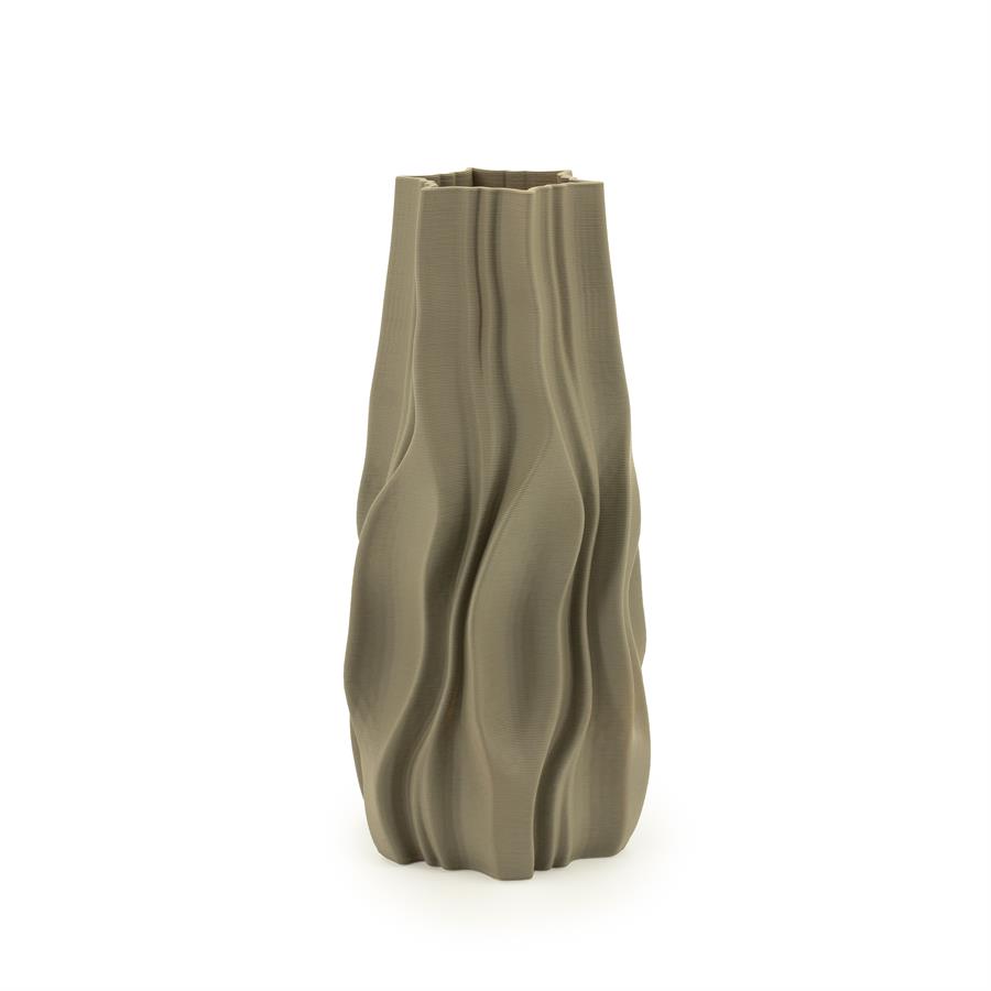 Vase Nove Large von By-Boo, eine hohe Vase mit welliger Textur auf weißem Hintergrund