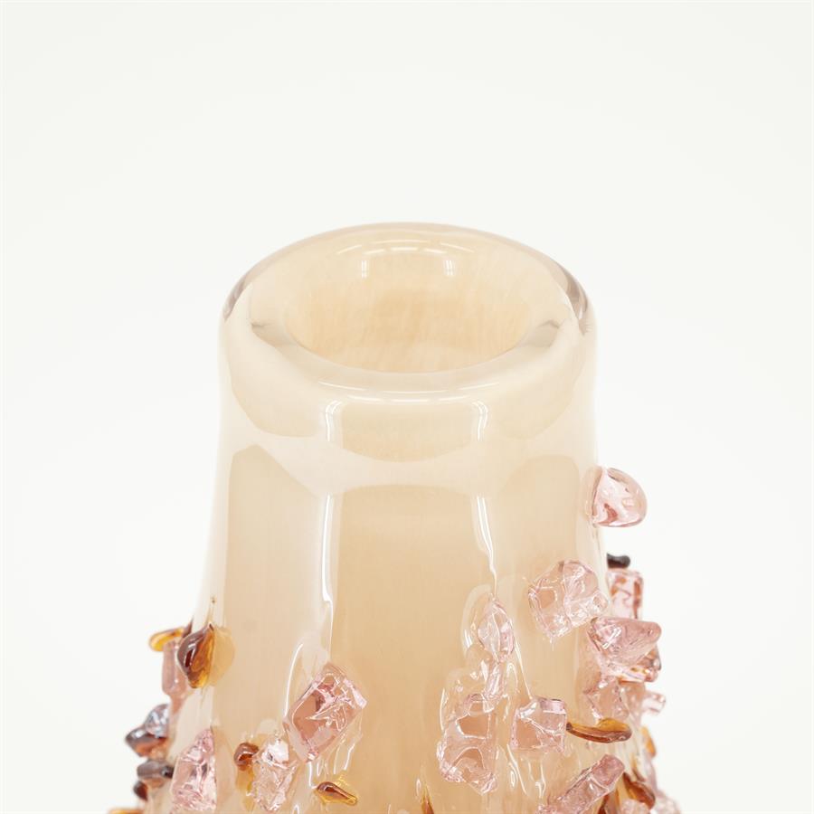 Nahaufnahme der Oberseite der Vase Quartz 2 mit beigem Glas und rosa und braunen Stücken - By-Boo