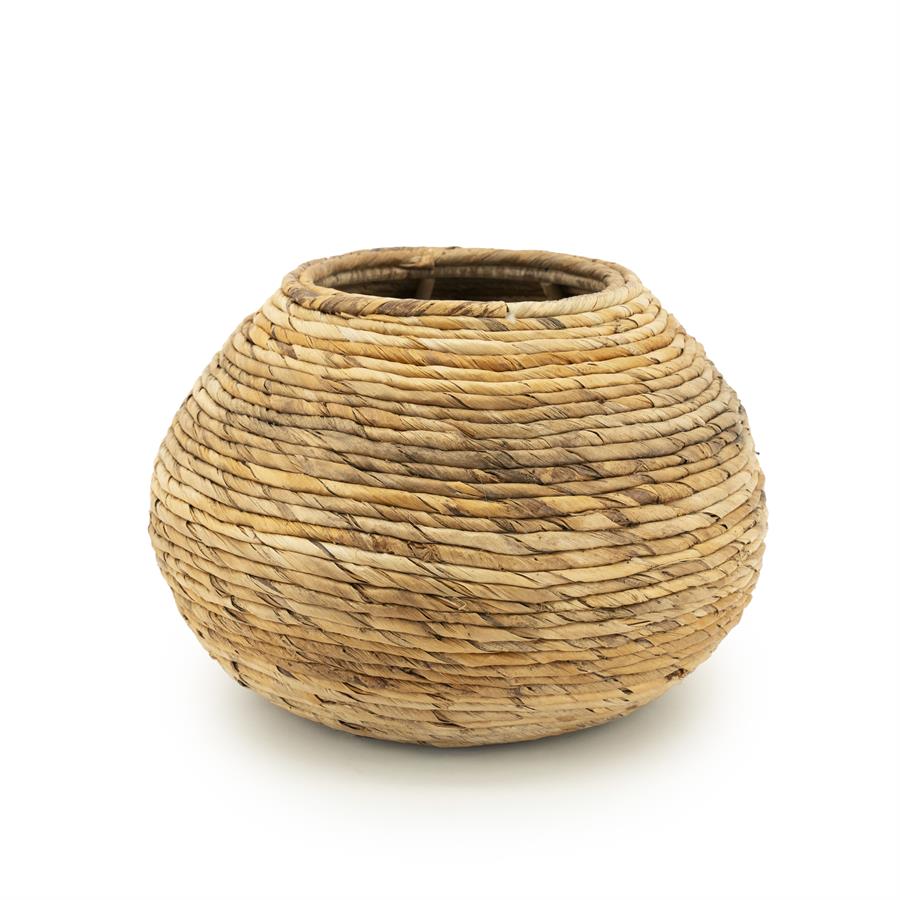 Die Vase Planter Benti Medium auf weißem Hintergrund, aus der Nähe fotografiert - By-Boo