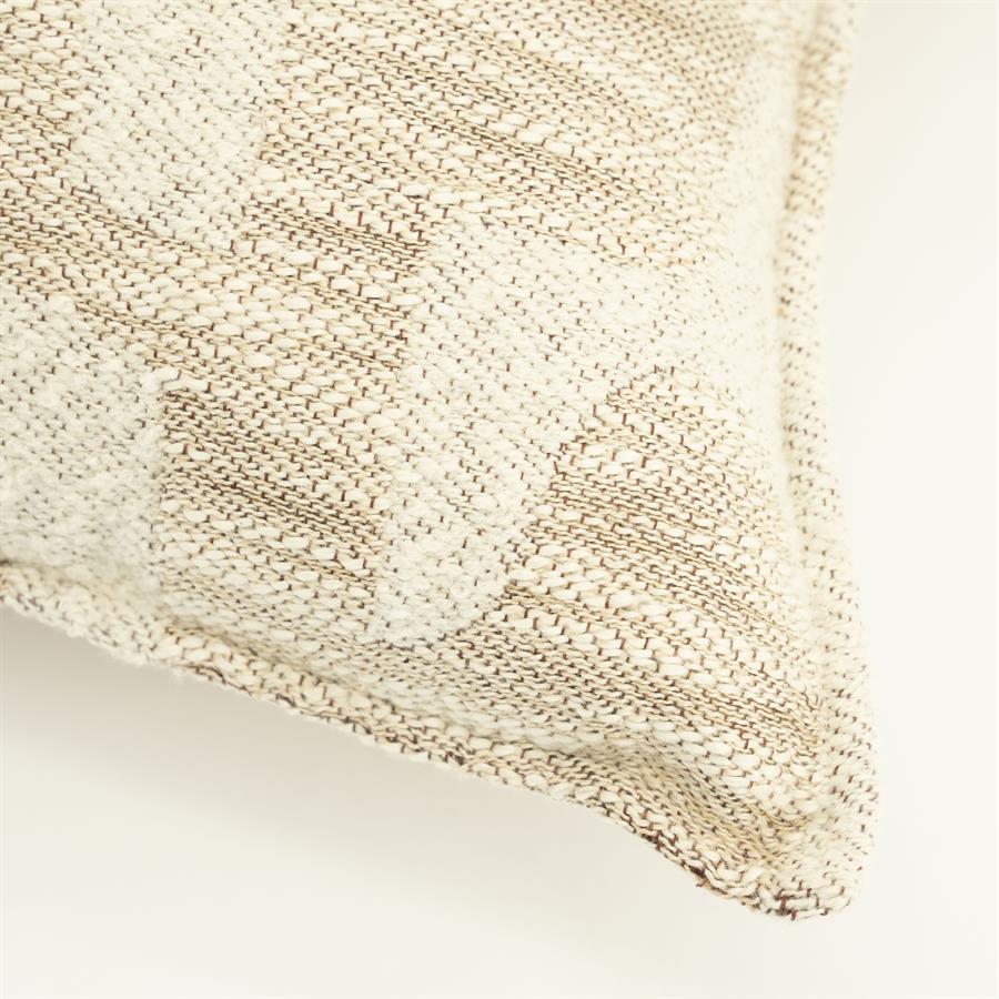 Detailaufnahme der Textur und Naht des Kissen Waver, auf weißem Hintergrund - By-Boo