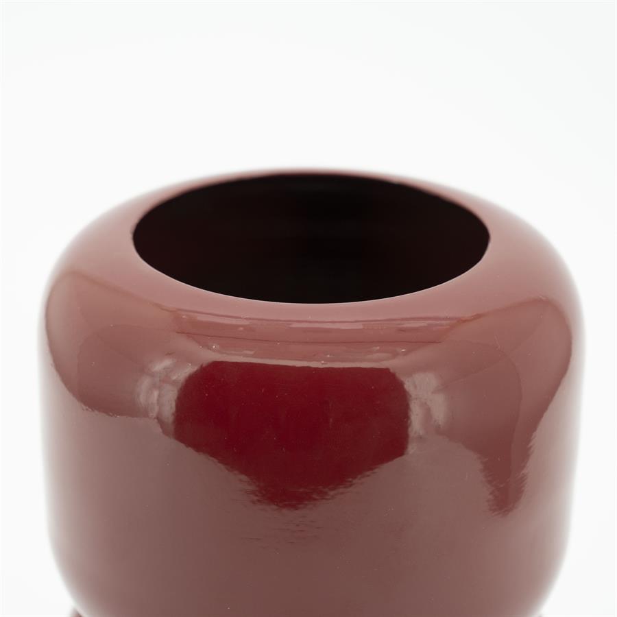 Nahaufnahme der Vase Rollo Bordeaux auf weißem Hintergrund, mit einer Reflexion der Vase - By-Boo