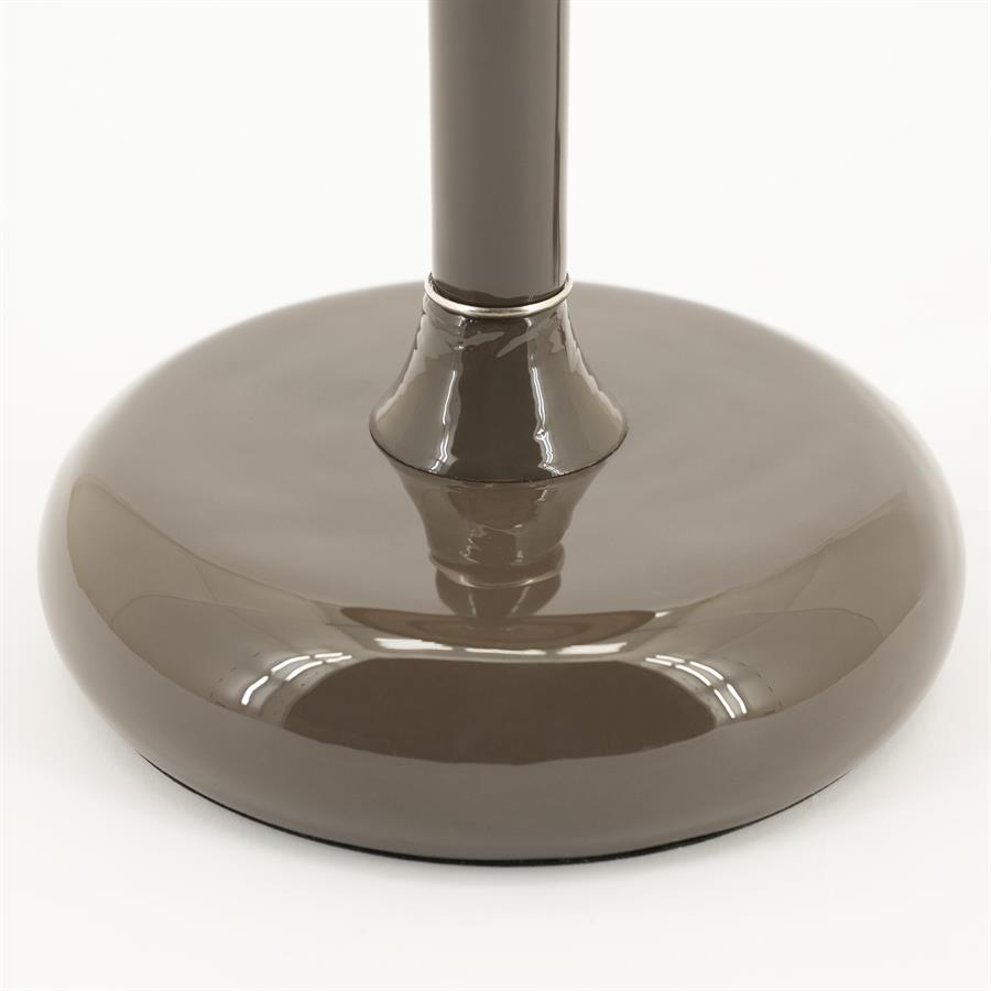 Detail der Lampe Pomm, der glänzende, dunkelgraue runde Fuß mit einem schlanken Pfosten darauf - By-Boo
