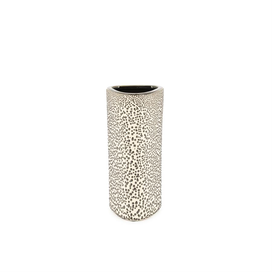 Vase Dotangle Small auf weißem Hintergrund, aus einer niedrigen Perspektive fotografiert - By-Boo