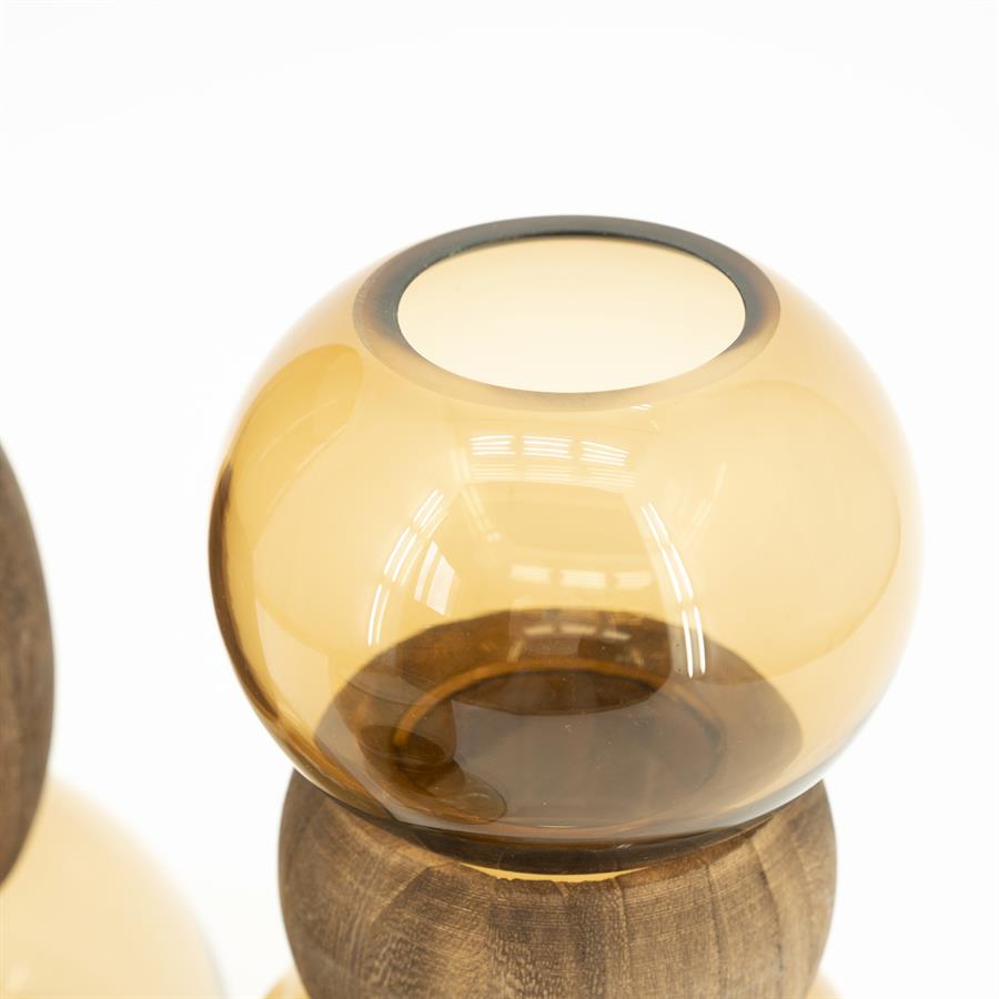 Nahaufnahme der Vase Verra Medium Braun auf weißem Hintergrund, mit Fokus auf die Öffnung - By-Boo