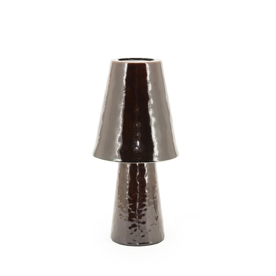 Lampe Clayton Small auf weißem Hintergrund, aus der Nähe fotografiert - By-Boo