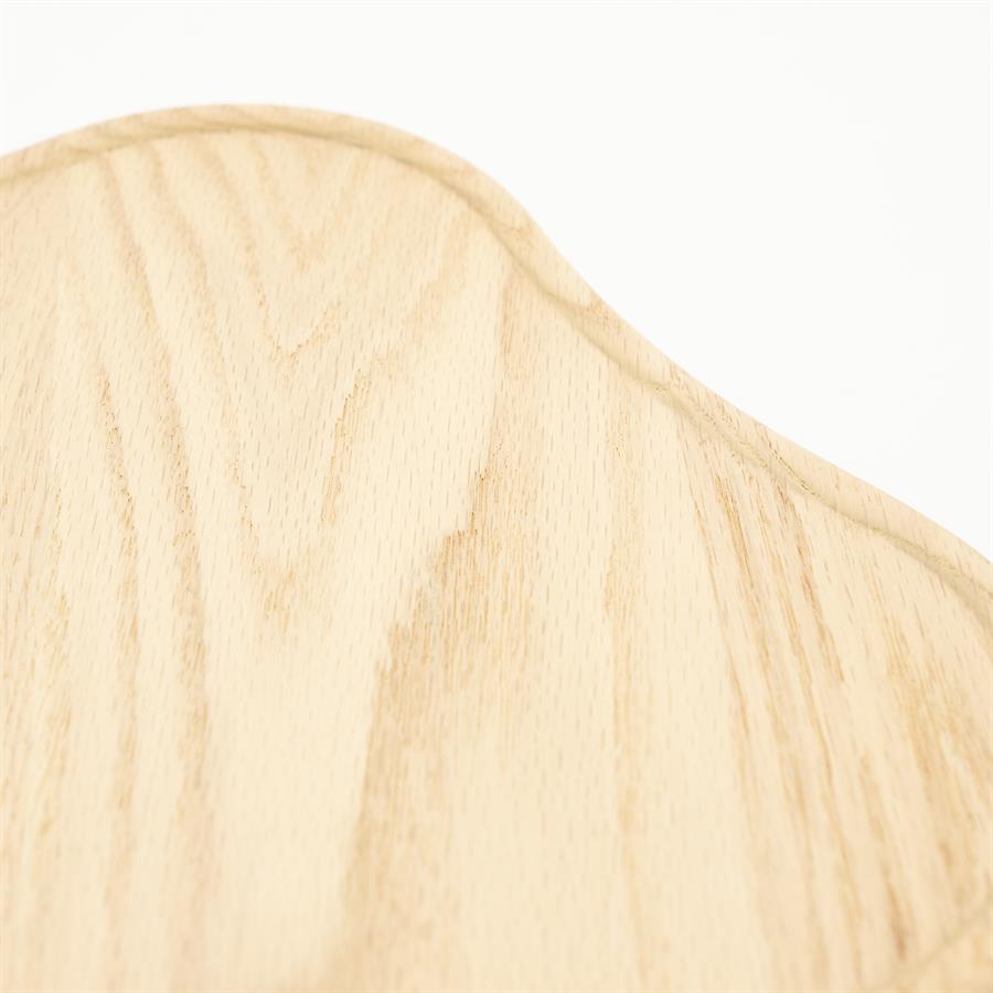Detailaufnahme des Tablett Sofa Tray Eiche, mit der Holzmaserung und den abgerundeten Kanten deutlich sichtbar - By-Boo