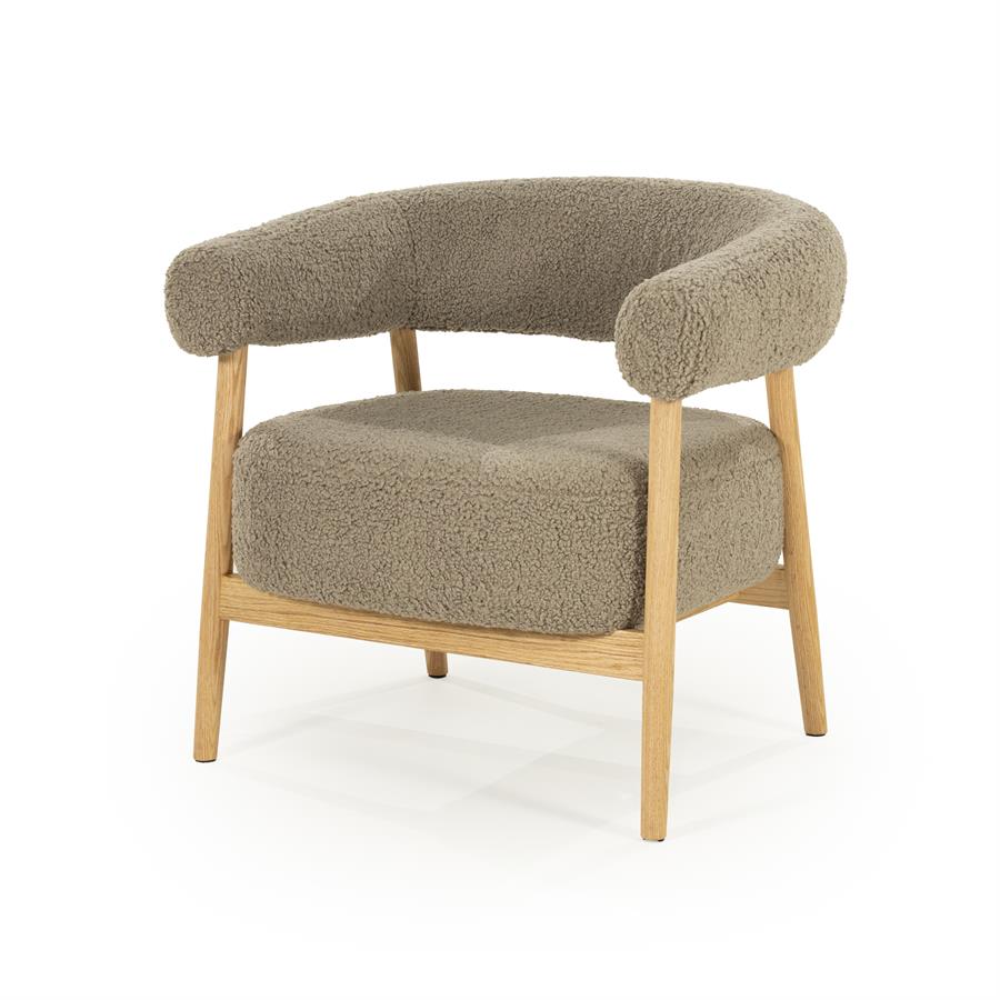 Sessel Mysa mit Teddystoff in Taupe auf weißem Studiohintergrund - By-Boo