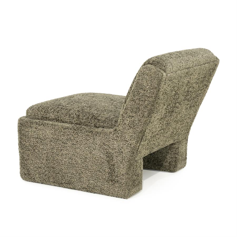 Sessel Omla von By-Boo, ein Stuhl mit Bouclé-Stoff, schräg von hinten auf weißem Hintergrund fotografiert