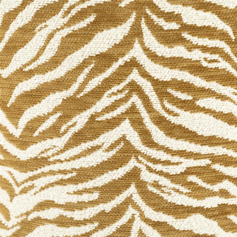 Nahaufnahme des Hockers Tigra, mit detailliertem Blick auf das sandfarbene Zebramustergewebe - By-Boo