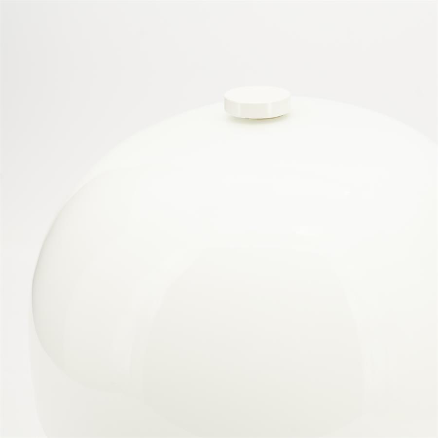 Detail der Lampe Tubi, eine weiße, kugelförmige Lampe mit einem runden Knopf oben - By-Boo