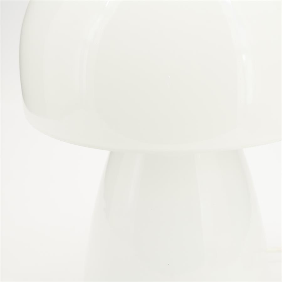 Detailaufnahme der Lampe Tubi, eine weiße pilzförmige Lampe auf weißem Hintergrund - By-Boo