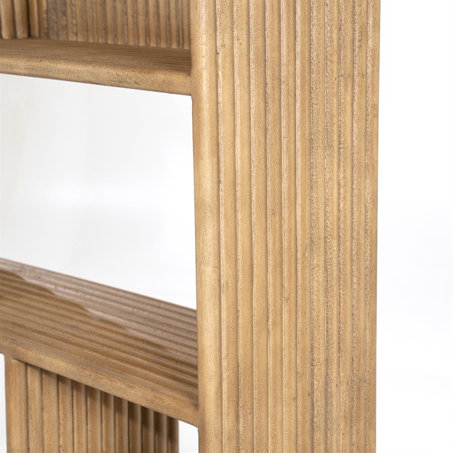 Detailaufnahme des Schranks Rigato Large mit Fokus auf die gerippte Holzstruktur - By-Boo
