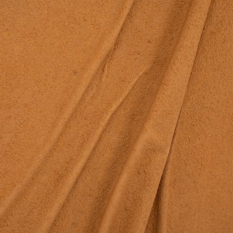 Detailaufnahme des Veck Caramel, ein weicher Stoff mit subtilen Falten - By-Boo