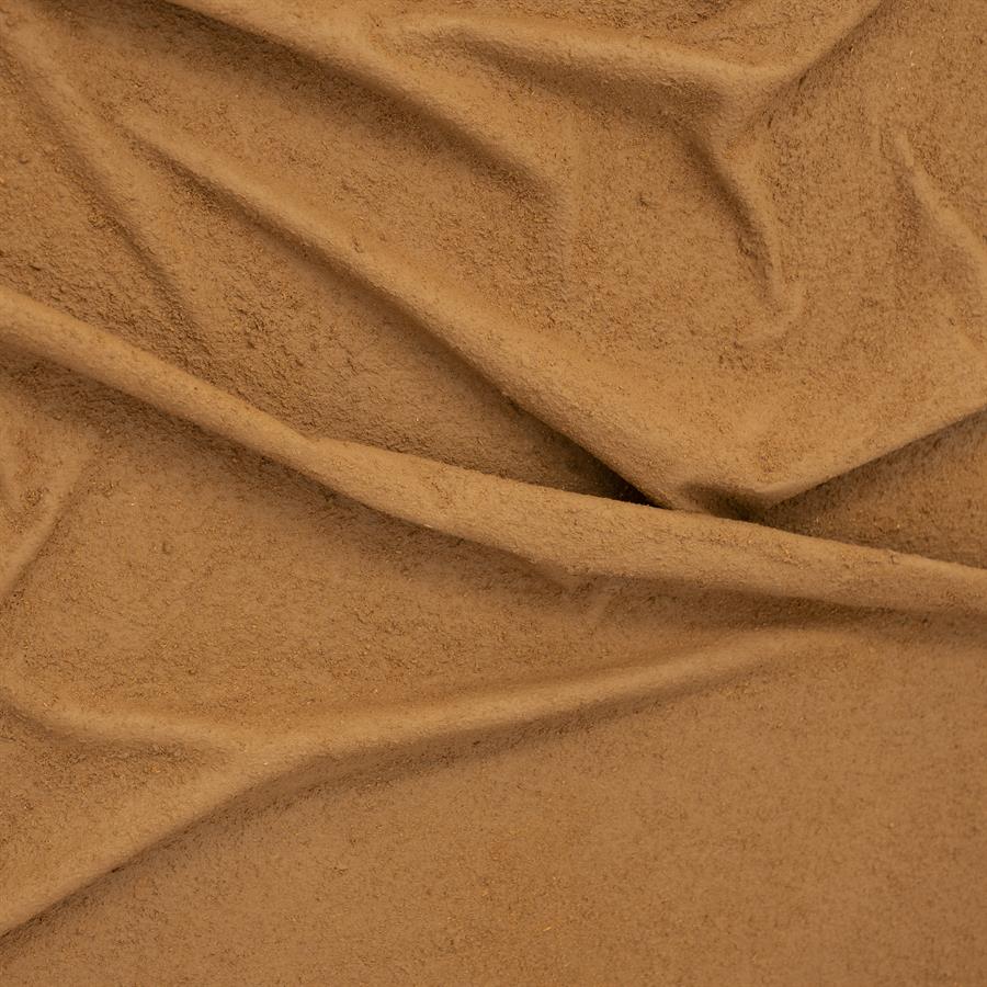 Detail des Veck Caramel, ein brauner Stoff mit subtiler Textur und Falten - By-Boo