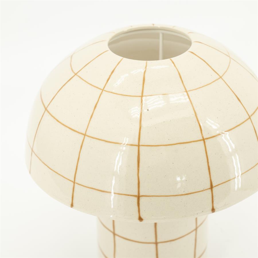 Nahaufnahme der Leuchte Trazo Small, einer cremefarbenen Lampe mit braunen Gitterlinien auf weißem Hintergrund - By-Boo