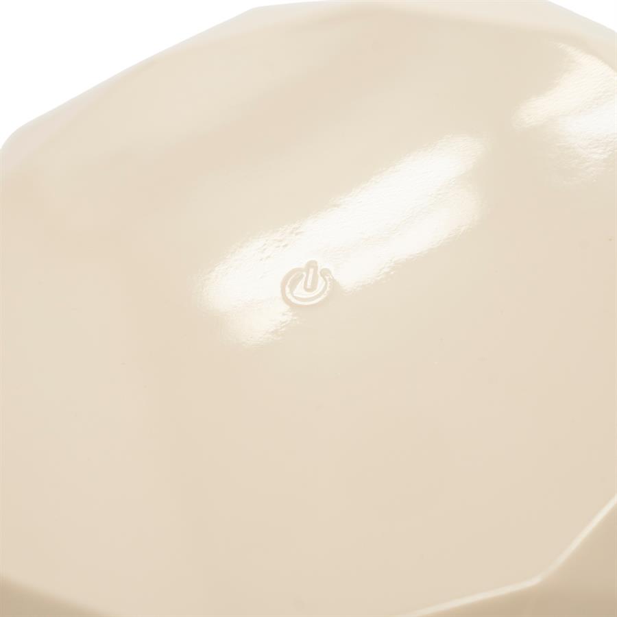 Detail der Lampe Blocci, ein Ein-Aus-Schalter auf der cremefarbenen Lampe - By-Boo