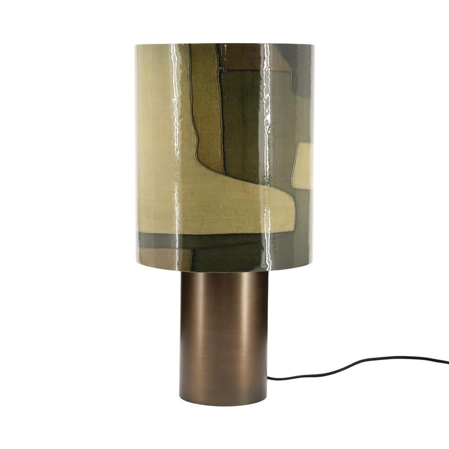 Die Lampe Patch auf weißem Hintergrund, mit einem bronzefarbenen Fuß und einem Lampenschirm mit grünem Patchwork-Muster - By-Boo