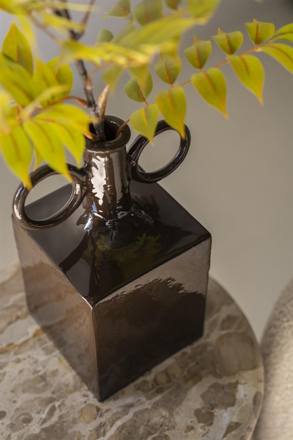 Die Vase Oro 1 von oben fotografiert, mit grünen Zweigen darin und auf einem Marmoruntergrund - By-Boo