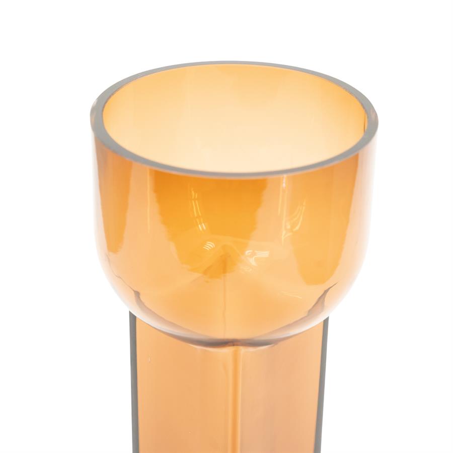 Detailansicht der Vase Vea 3, eine Glasvase in warmem Orangeton, auf weißem Hintergrund - By-Boo