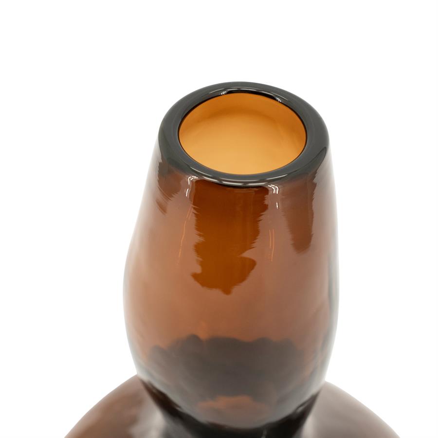 Nahaufnahme der Oberseite der Vase Suna 1, mit der Öffnung und einem Teil der braunen Glasvase - By-Boo