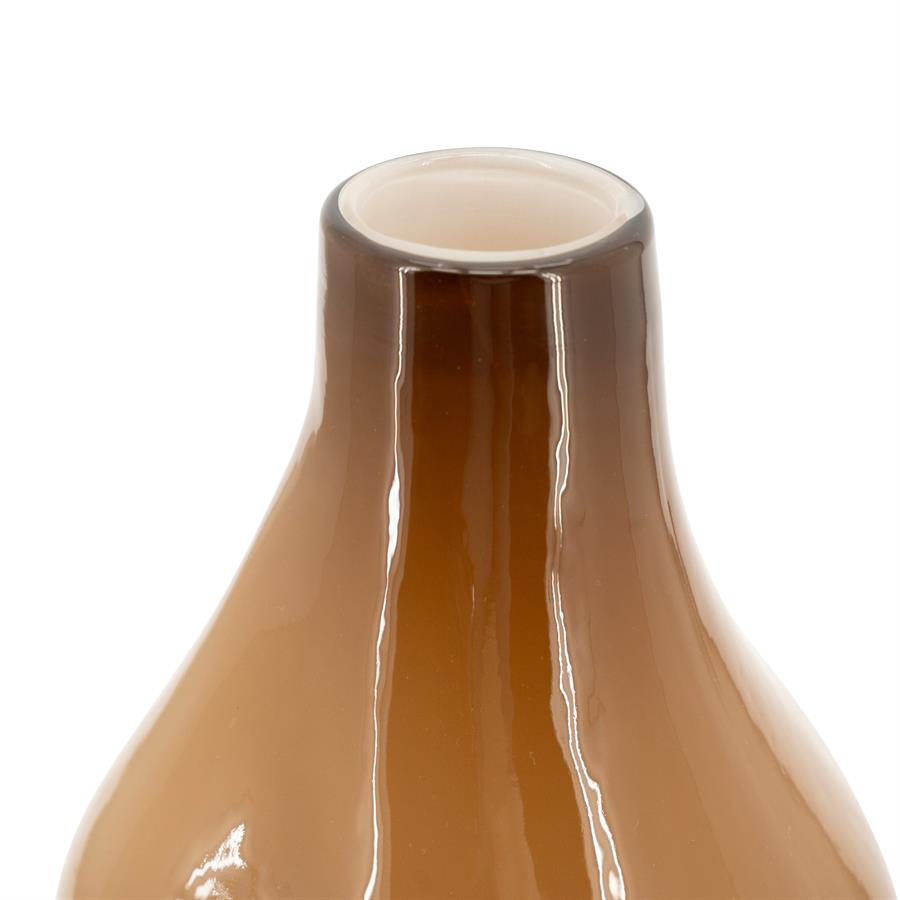 Detailaufnahme der Vase Suna 2, mit dem braunen Glashals und der weißen Innenseite der Öffnung - By-Boo