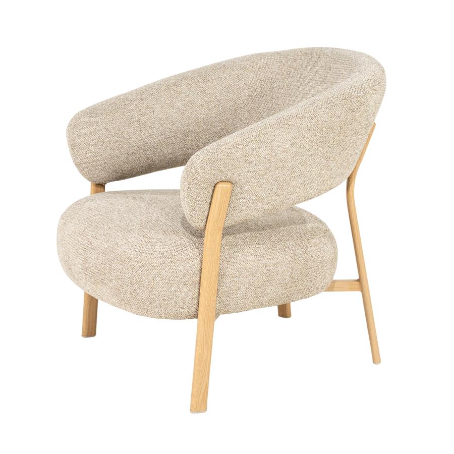 Sessel Sedia von By-Boo auf weißem Hintergrund, schräg von vorne fotografiert