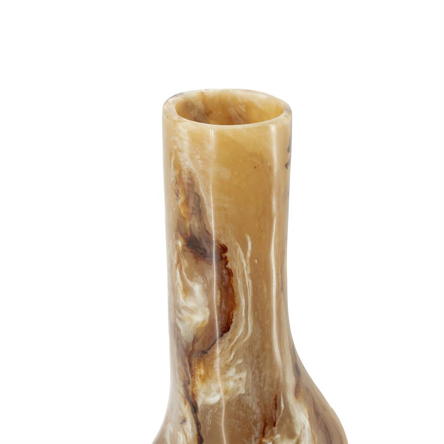 Detailaufnahme der Vase Stonea 3 mit einem Muster aus braunen und weißen Schlieren auf weißem Hintergrund - By-Boo