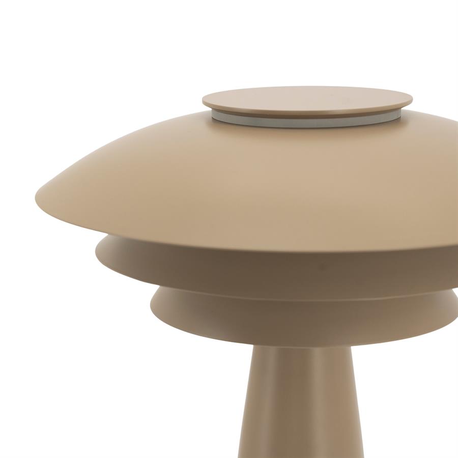 Nahaufnahme der beigen Lampe Tier mit geschichtetem Schirm auf weißem Hintergrund - By-Boo
