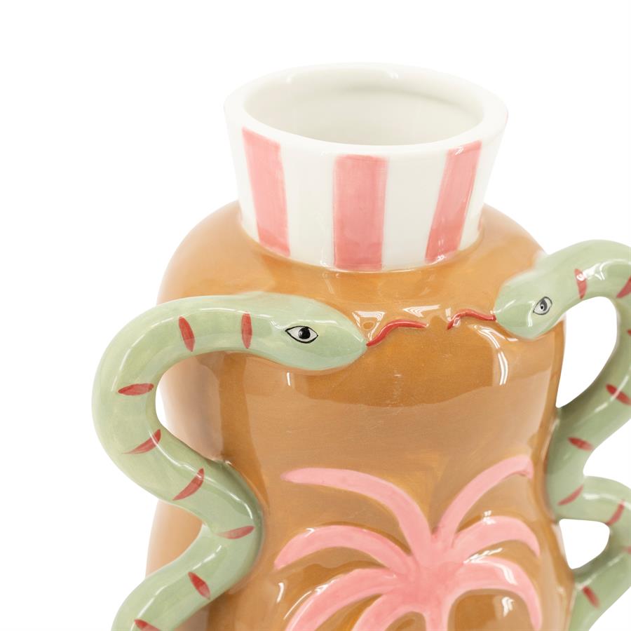 Detailaufnahme der Vase Serpina mit zwei grünen Schlangen, die sich ansehen, auf weißem Hintergrund - By-Boo