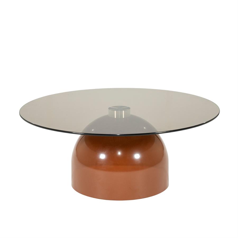 Couchtisch Irona Large Caramel mit runder Glasplatte und halbrunder Basis auf weißem Hintergrund - By-Boo