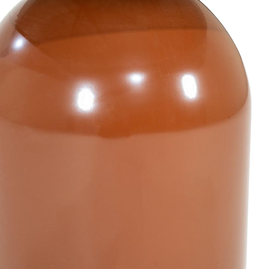 Detailaufnahme des Couchtisch Irona Large Caramel, mit einer Nahaufnahme der glänzenden Oberfläche - By-Boo