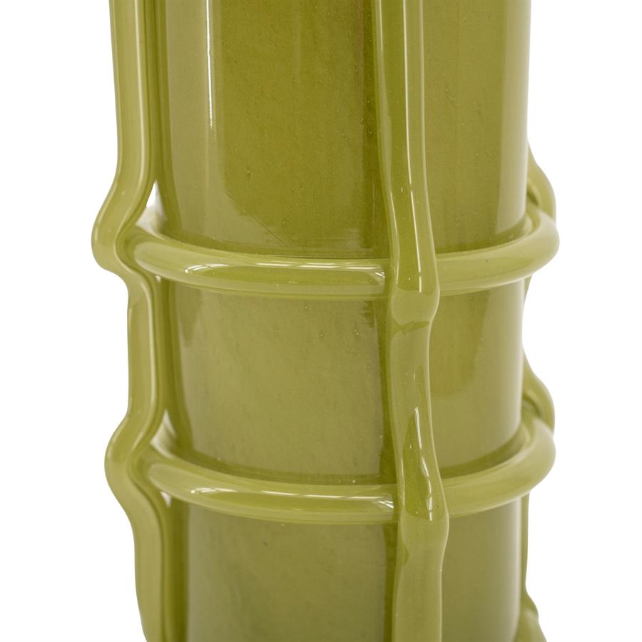 Detail der Vase WrapIt Large, Nahaufnahme der grünen Vase mit Wickeltextur auf weißem Hintergrund - By-Boo