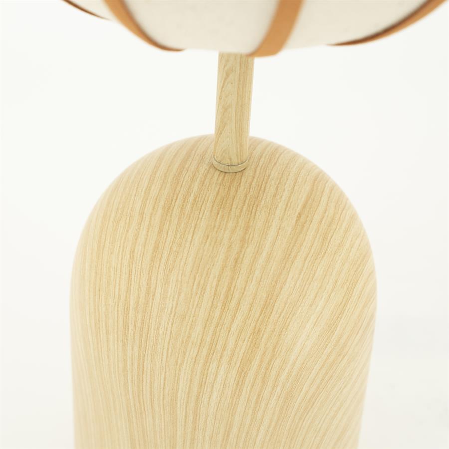 Detailaufnahme des Holzfußes der Tischleuchte Cocoon, mit heller Holzmaserung und runden Formen - By-Boo